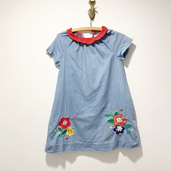 Mini Boden Chambray Embroidered Floral Dress Size 9/10 Peter Pan Collar - Picture 2 of 13